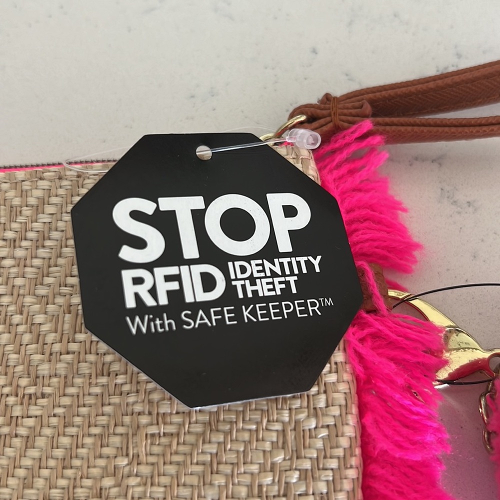 Wristlet - Picture 3 of 6